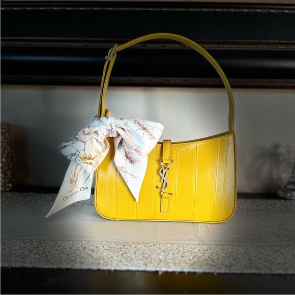 LIVE Luxury Handbag & Accessories Show •LV • Chanel • Dior • Gucci & More - Picture 9 of 15